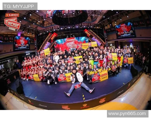 北京街舞队在世界攀岩锦标赛中的团队协作表现精彩纷呈引人瞩目