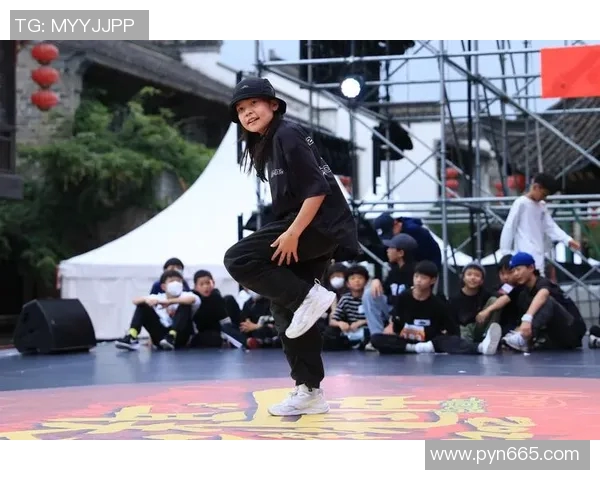 成都街舞队与南京街舞队赛后技术分析与精彩瞬间回顾 成都街舞队与南京街舞队赛后技术分析与精彩瞬间回顾