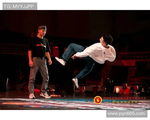 武汉街舞队在世界攀岩锦标赛中的力量与技巧完美结合的精彩点评