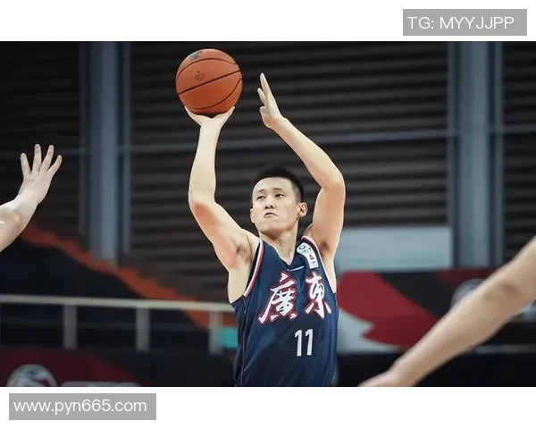 周鹏:从篮球场上的传奇到生活中的榜样,见证拼搏与坚持的力量 周鹏:从篮球场上的传奇到生活中的榜样,见证拼搏与坚持的力量