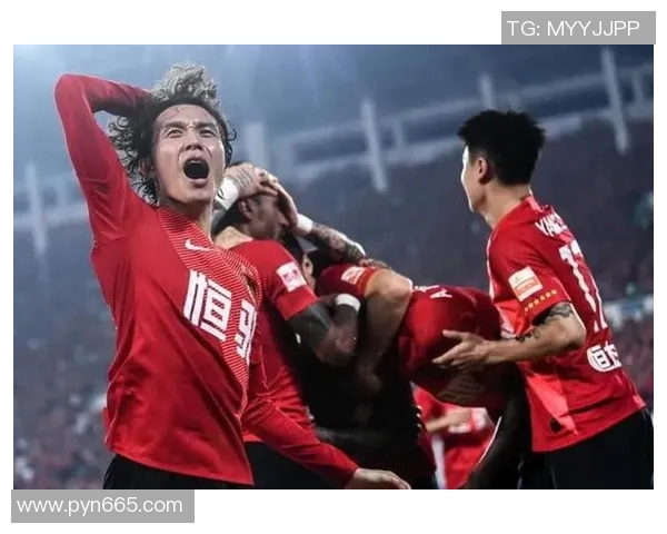 恒大与苏宁精彩对决录播回顾球迷不可错过的比赛瞬间分析