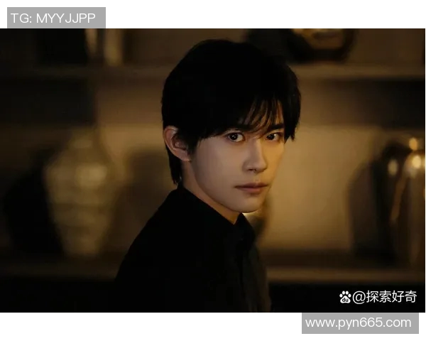 李泓澎的成长之路与艺术追求：从青涩少年到舞台巨星的蜕变故事