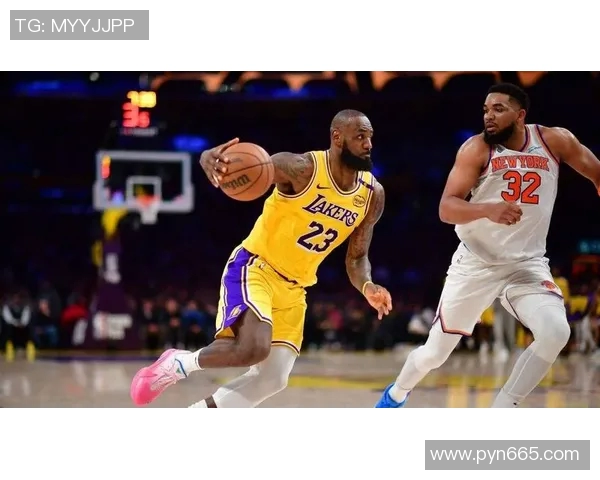 詹姆斯对阵尼克斯精彩比赛录像回顾与分析，重温经典瞬间与战术对决