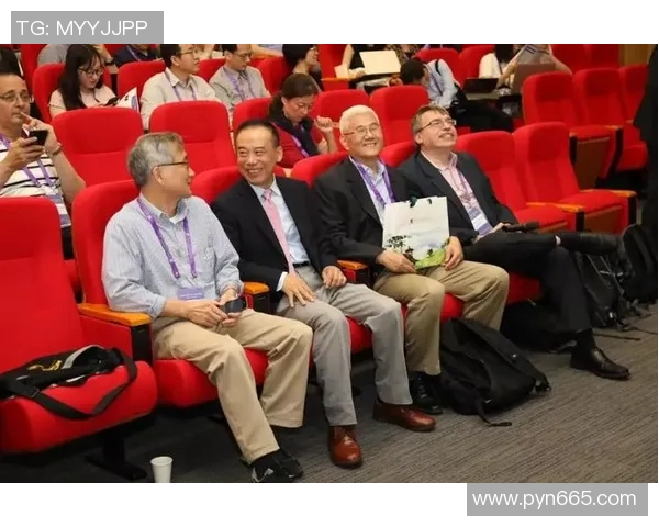 杜克大学与密歇根大学精彩对决比赛录像回顾与分析 杜克大学与密歇根大学精彩对决比赛录像回顾与分析